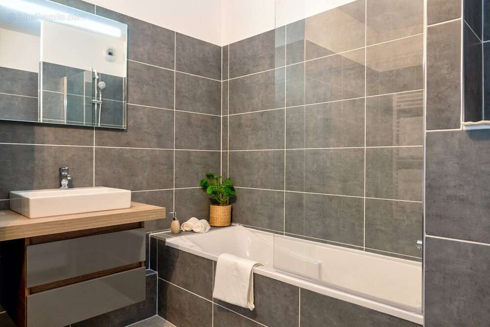 Appartement à MARSEILLE-2E