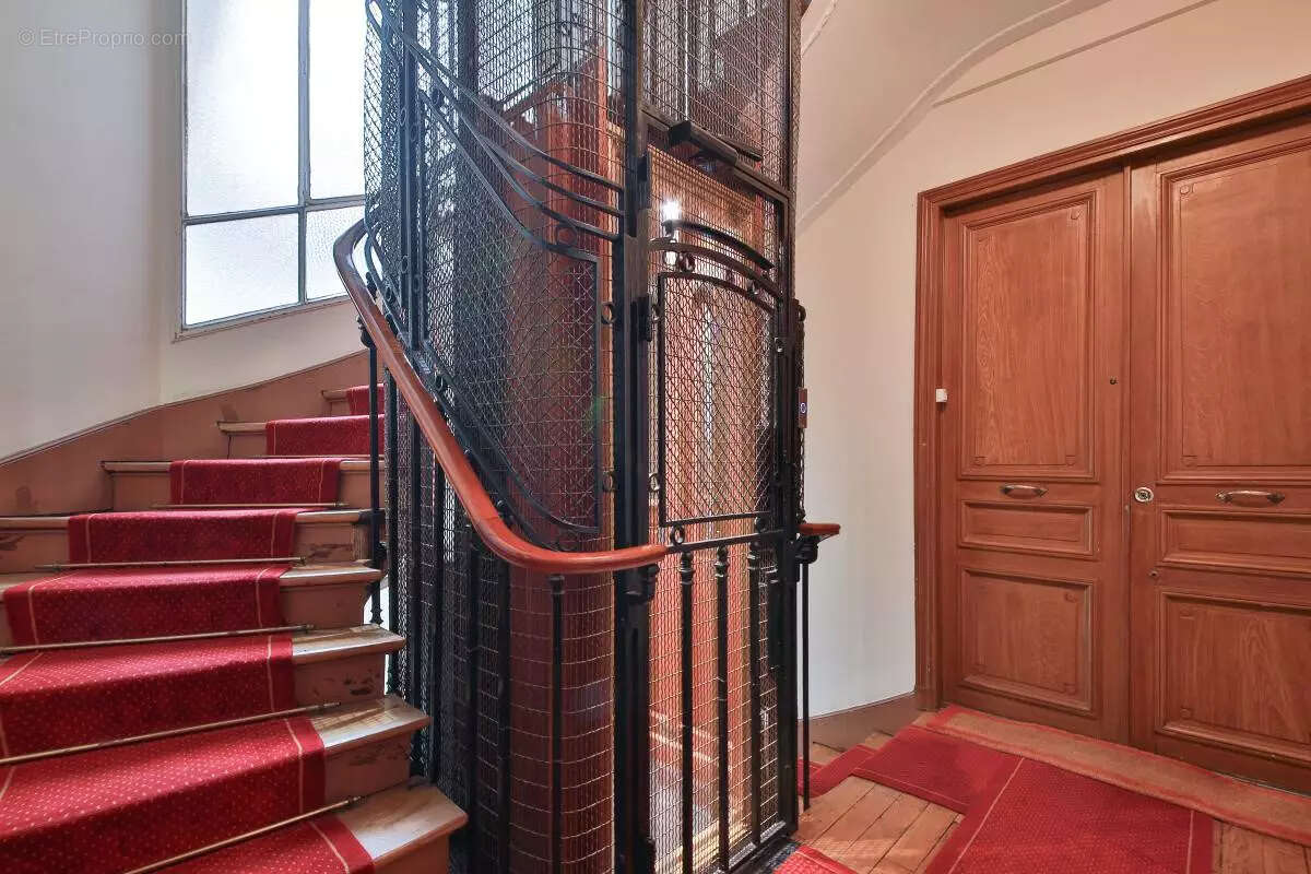 Appartement à PARIS-16E