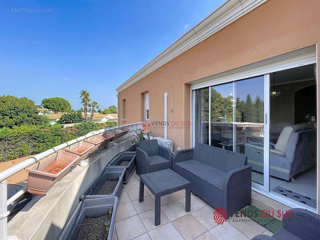 EXCLUSIVITÉ  Superbe T3 avec Terrasse, Parking, Piscine - photo 6