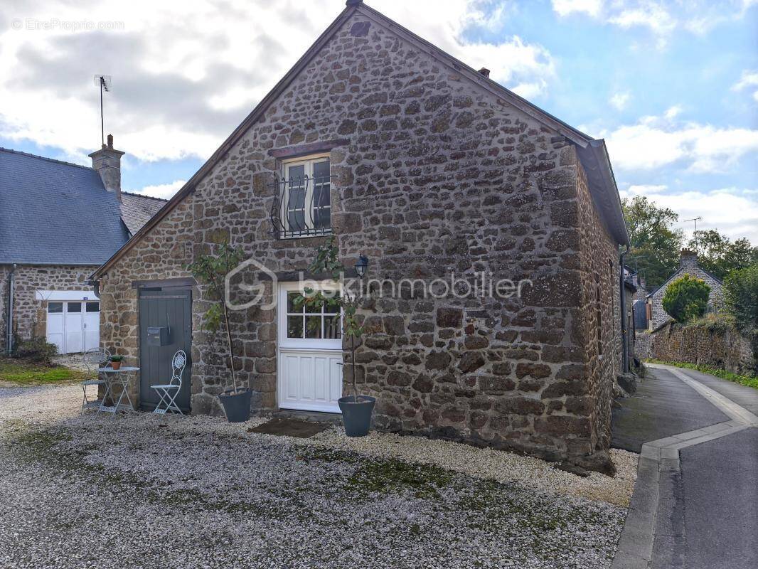 Maison à LASSAY-LES-CHATEAUX