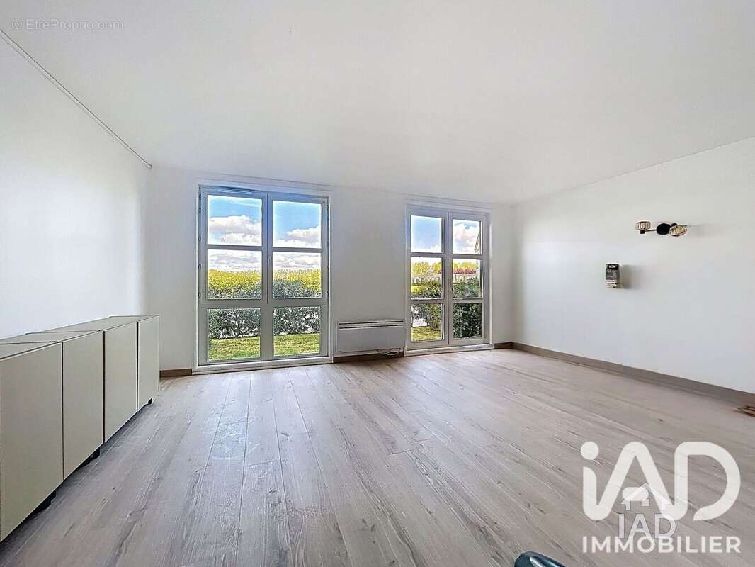 Appartement 80 m² à Voisins-Le-Bretonneux  - photo 2