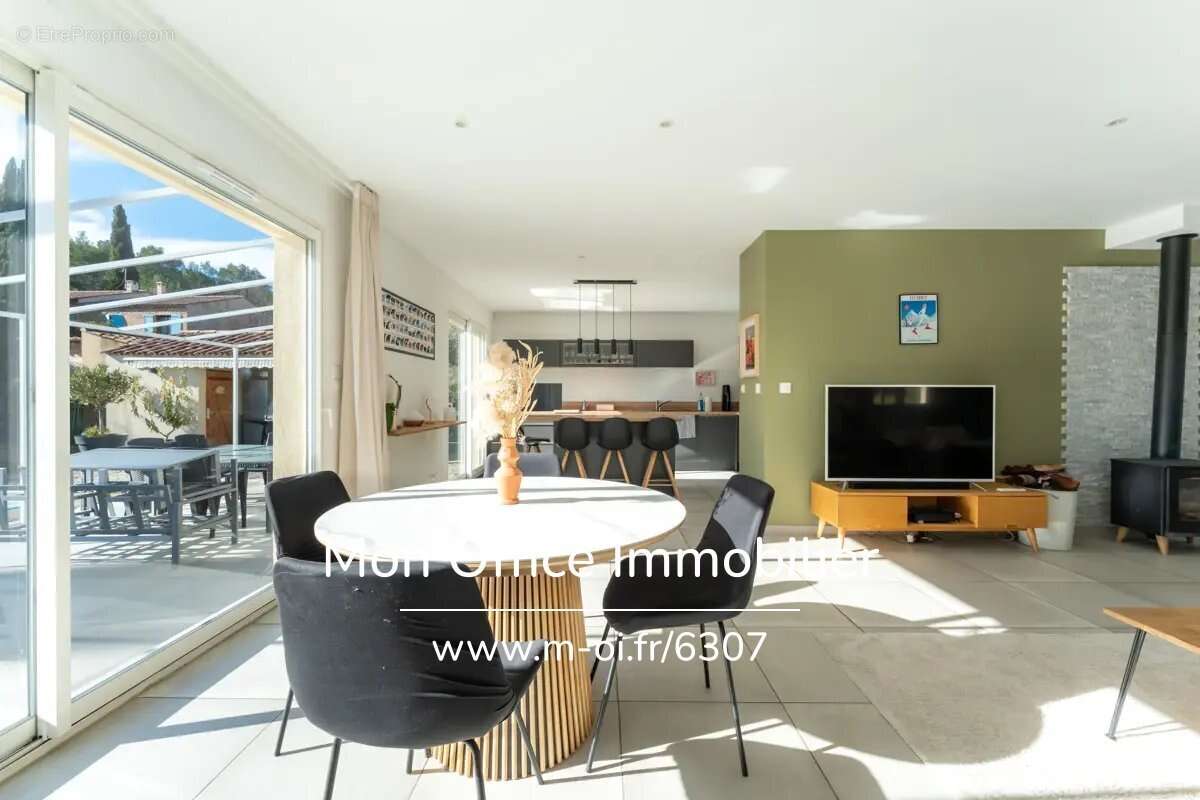 Maison à LE PUY-SAINTE-REPARADE