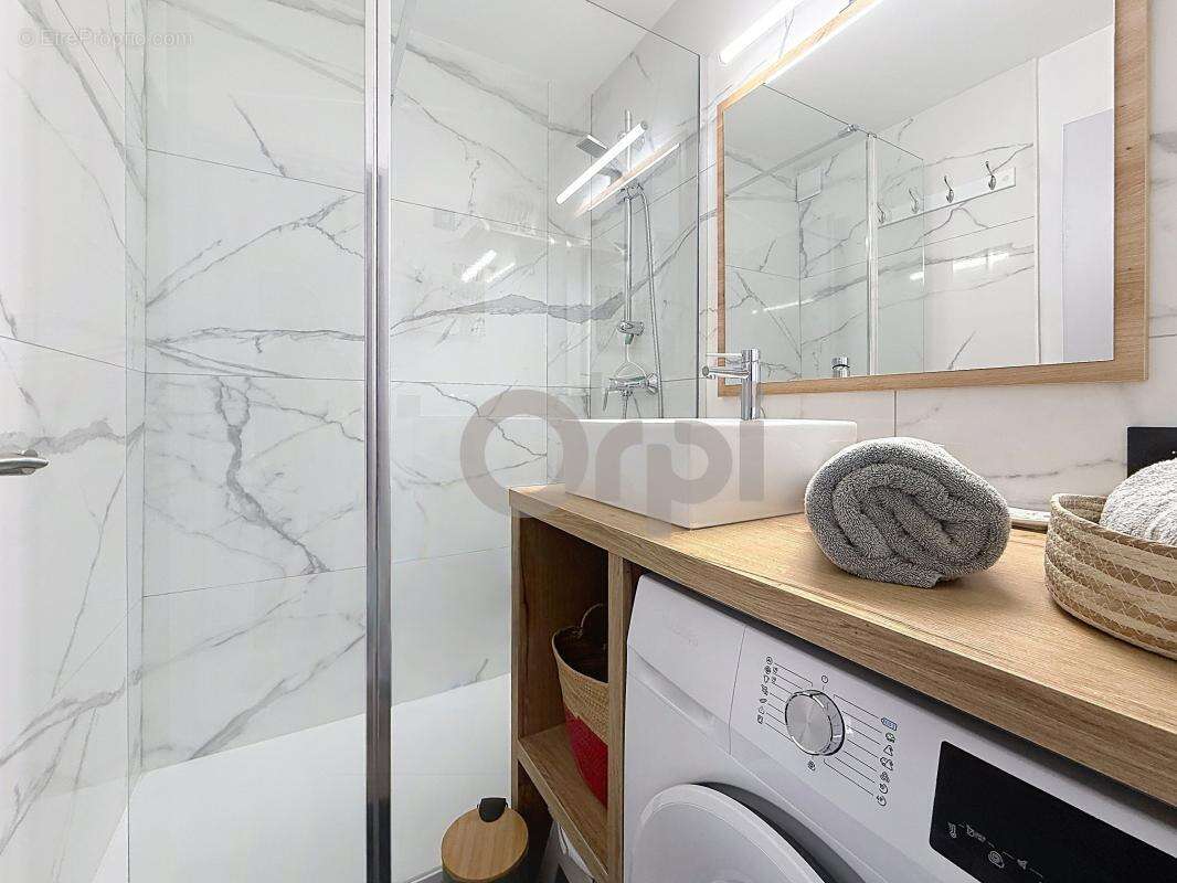 Appartement à ROQUEBRUNE-SUR-ARGENS