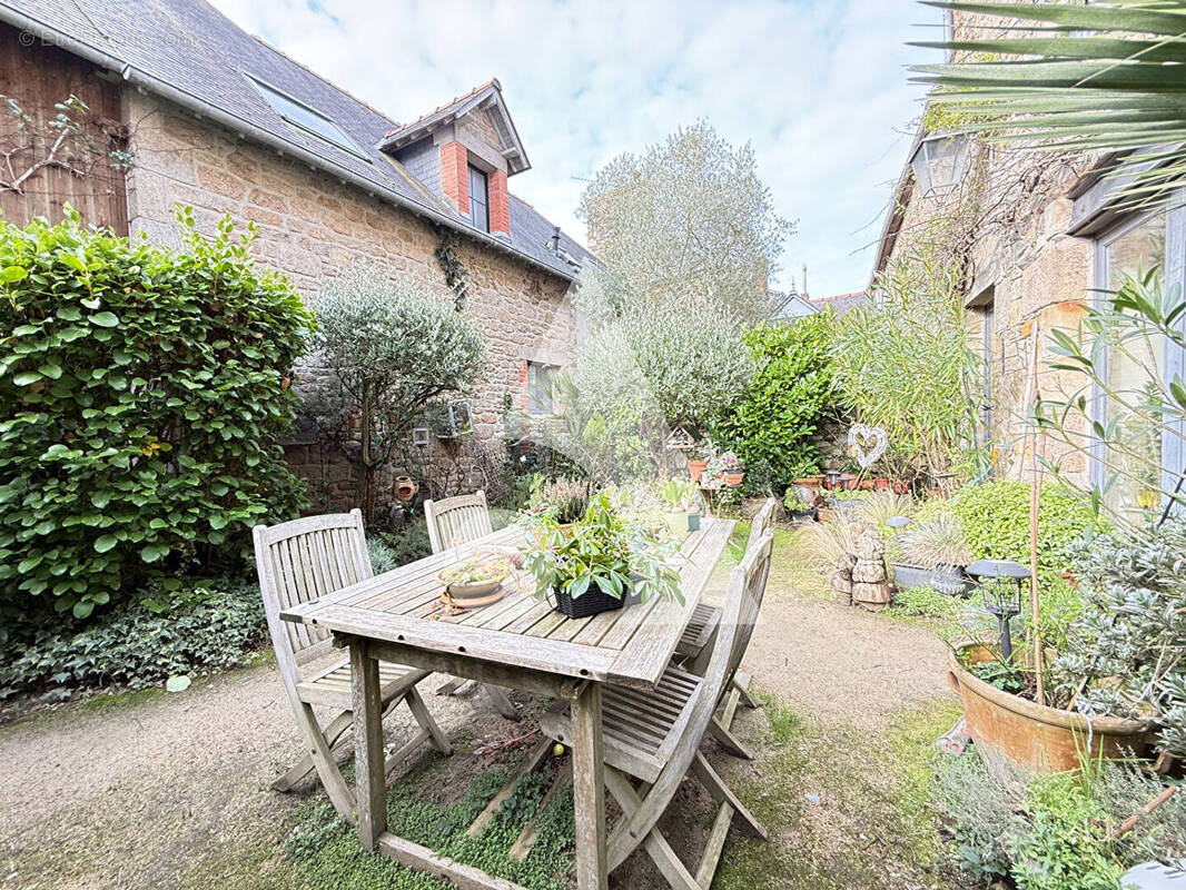 Maison à SAINT-BRIAC-SUR-MER