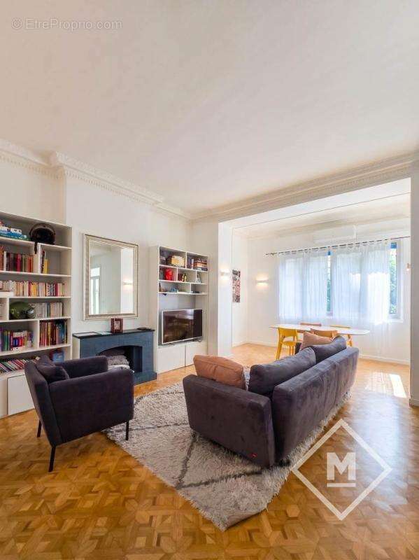 Superbe appartement T4 de 92m² avec climatisation, au 1er étage à Marseille 8ème - Carré d'Or - photo 3