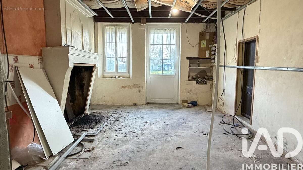 Maison 188 m² à Fontaines-D'ozillac  - photo 2