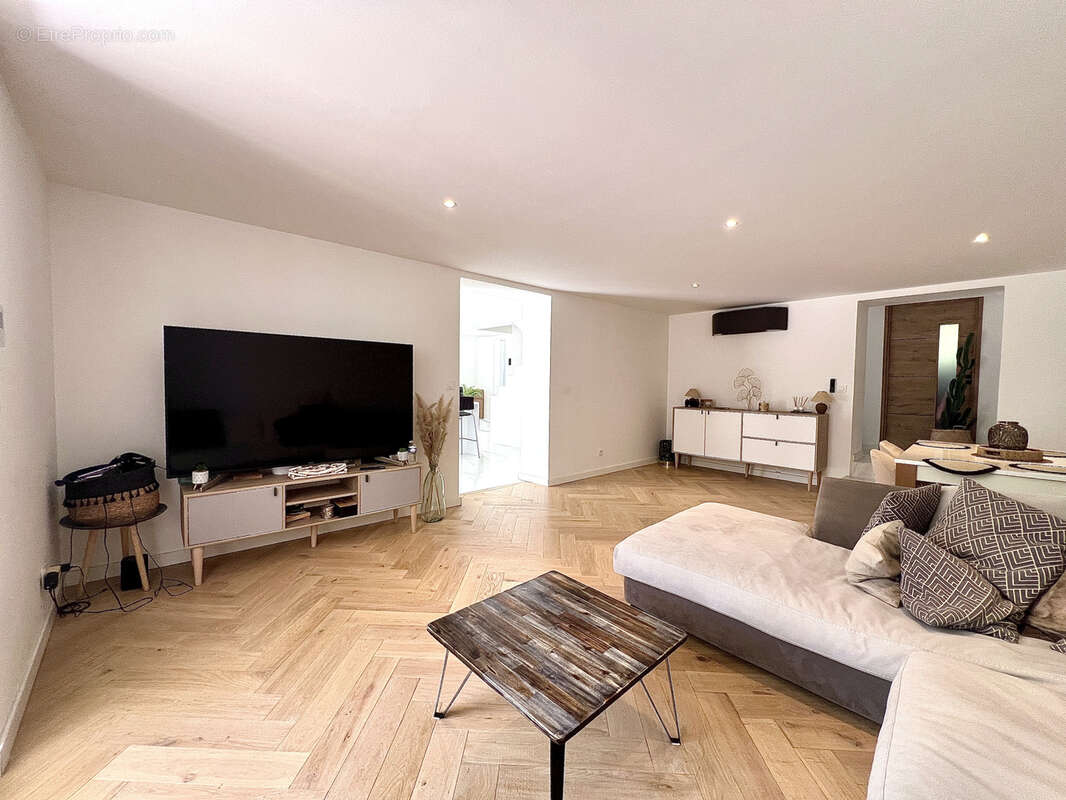 13013 MARSEILLE - Les Olives / Saint-Théodore - Maison 4/5 pièces 168m2 sur 550m2 de terrain - photo 5