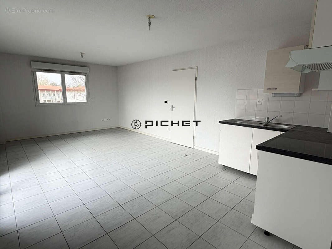 Appartement à SAINT-JEAN-D'ILLAC