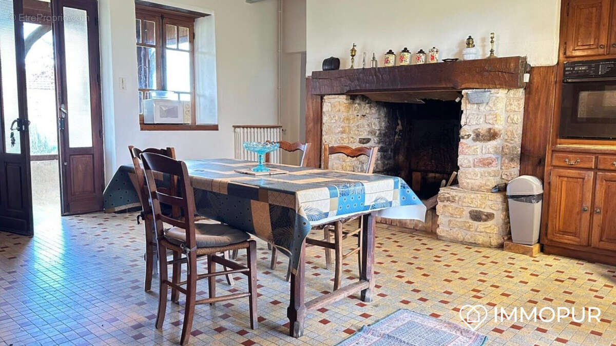 Maison à SAINTE-FOY-DE-LONGAS