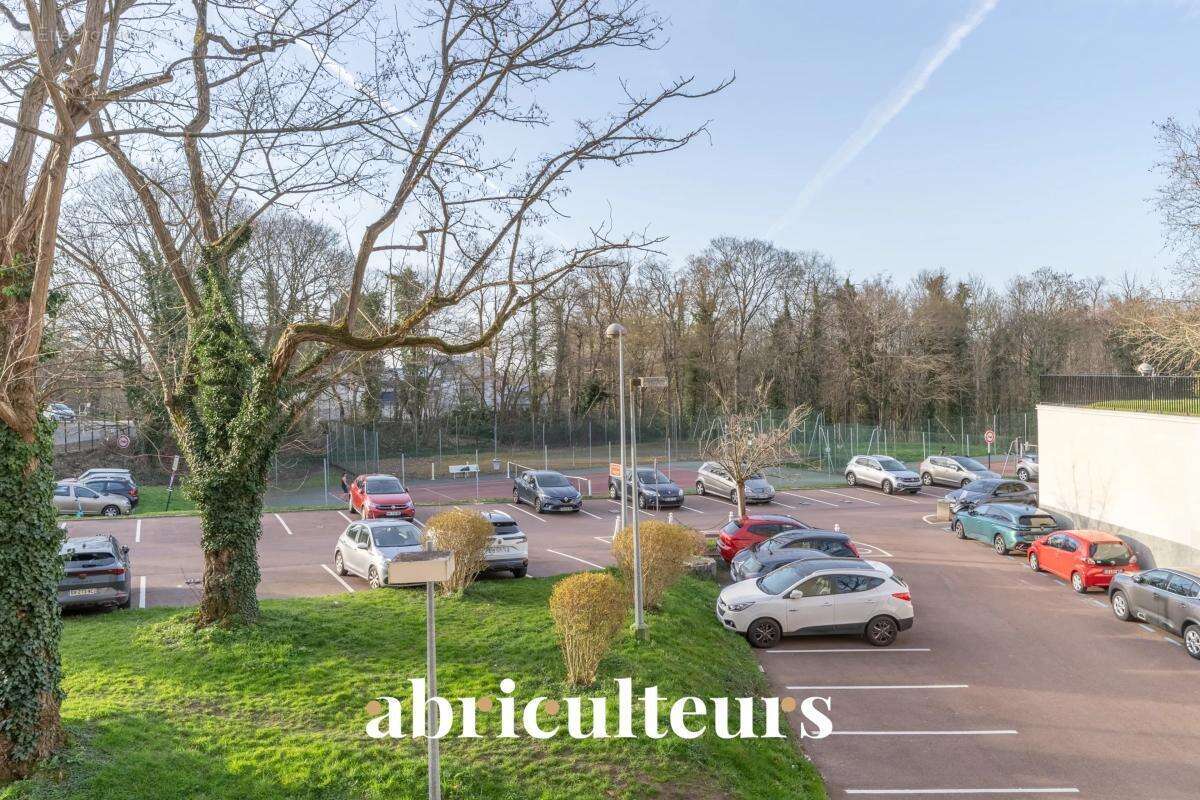 Appartement à LA CELLE-SAINT-CLOUD