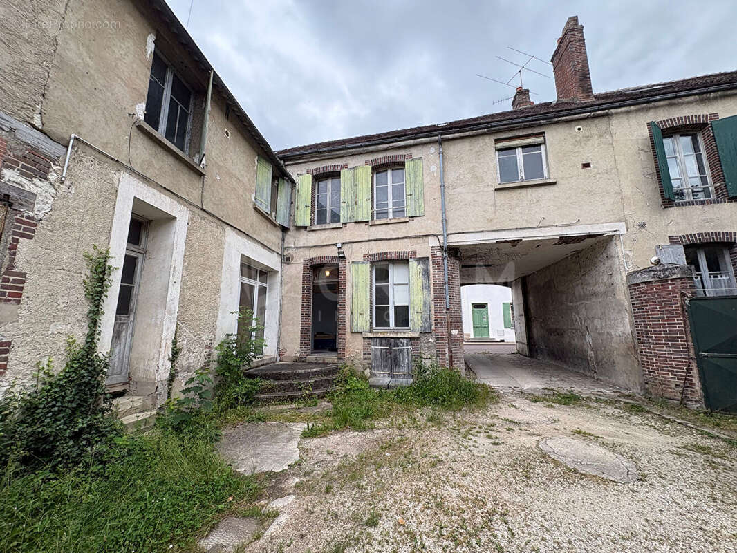 Immeuble de rapport à Brienon Sur Armancon - photo 2