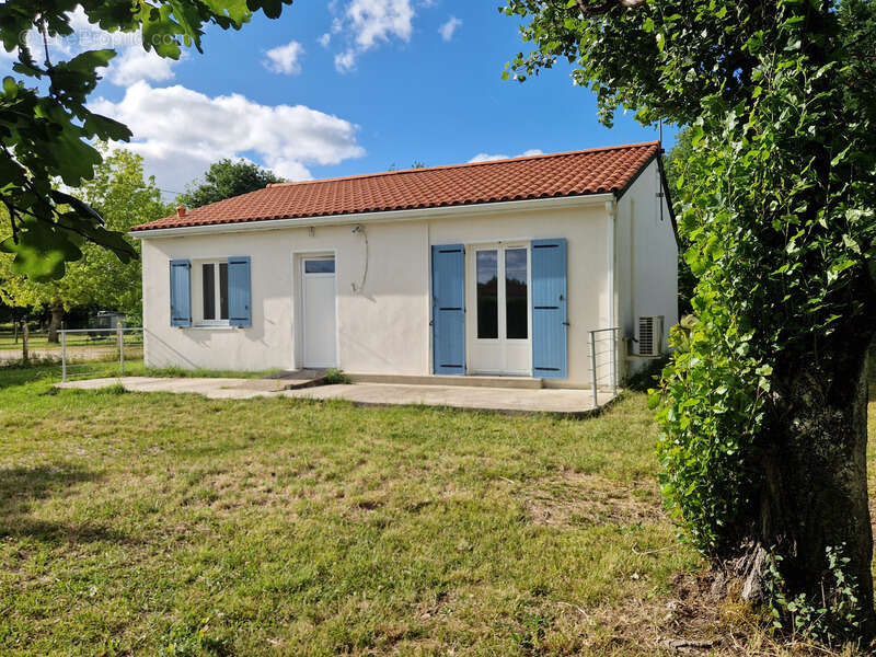 Maison à MONTENDRE