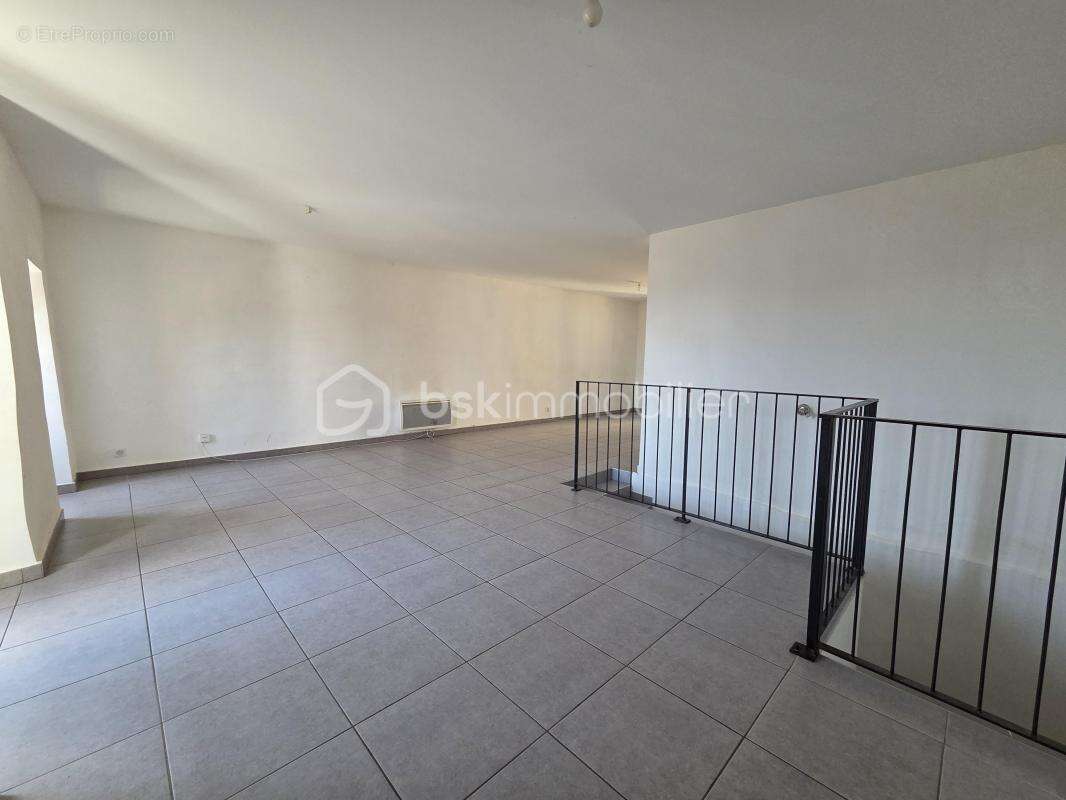 Appartement à COMBAILLAUX