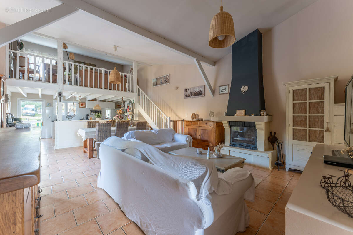 Maison à LESTIAC-SUR-GARONNE