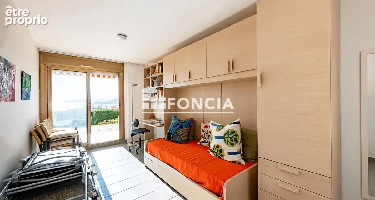 Menton garavan, 4 pieces avec terrasse et jardin vue mer, dans residence au calme avec piscine, vendu avec garage et cave - photo 10