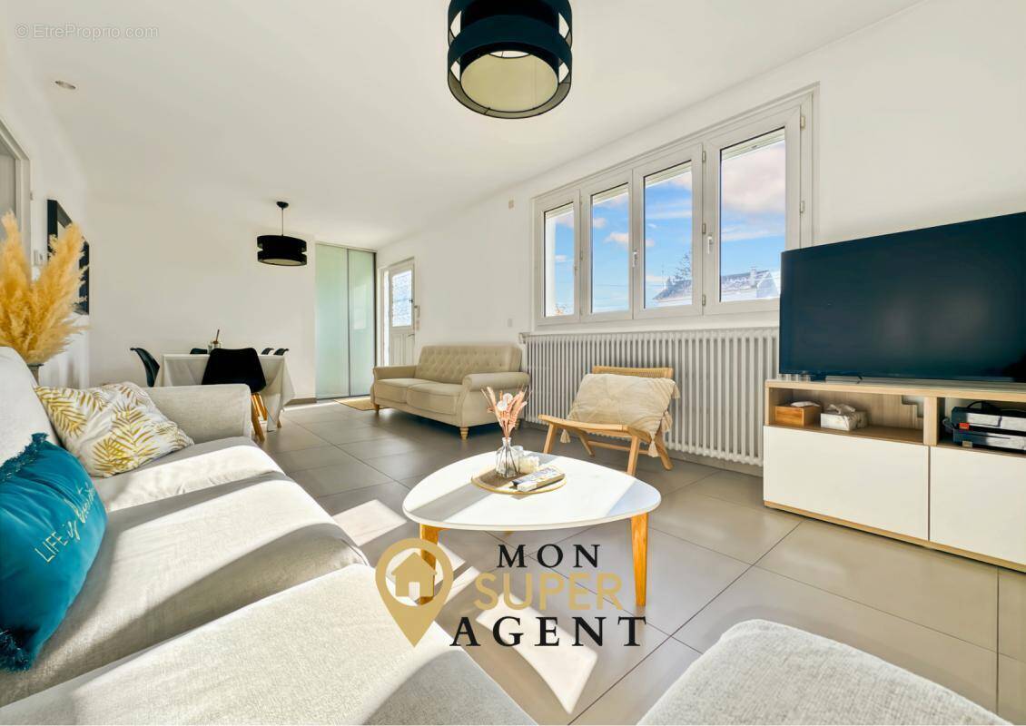 Maison à VAUX-LE-PENIL