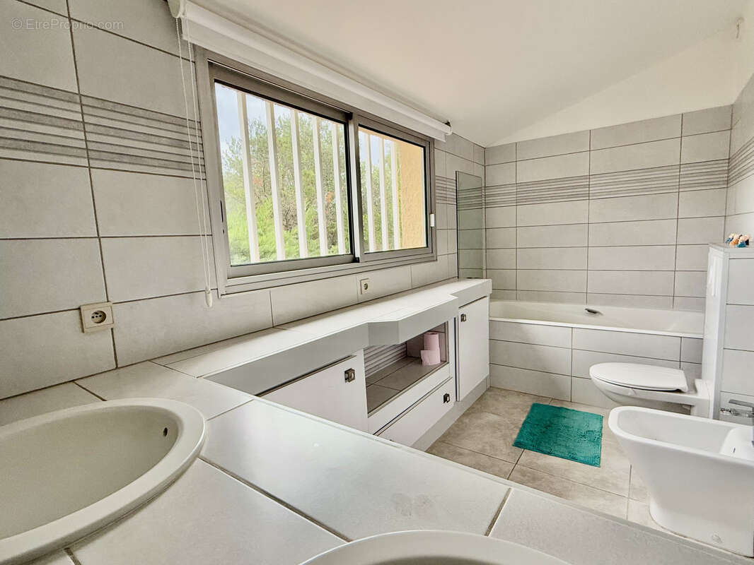 Maison à BAGNOLS-SUR-CEZE