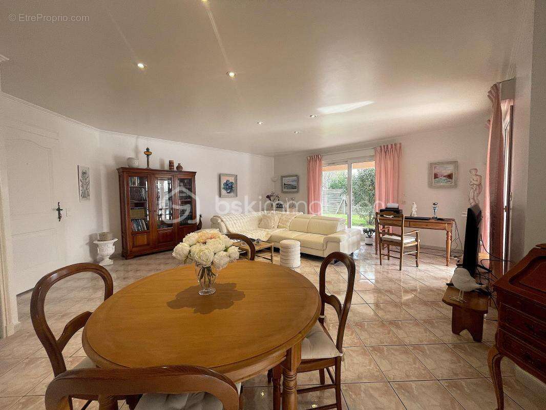 Maison à LESCURE-D'ALBIGEOIS