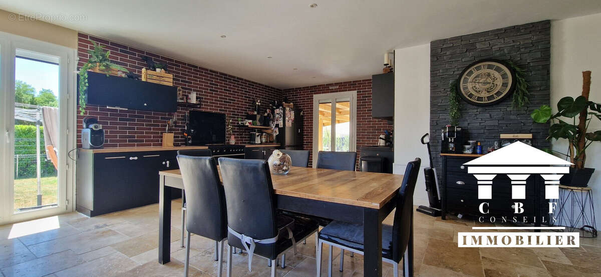 Maison 143 m² à Saint-Germain-Du-Plain  - photo 5