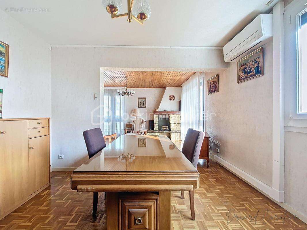 Appartement à LE PONT-DE-CLAIX