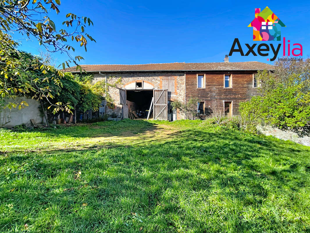 Maison à SAINT-BONNET-DES-QUARTS