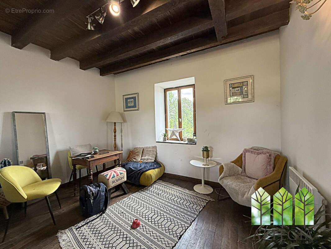 Maison 140 m² à Boussac-Bourg  - photo 8