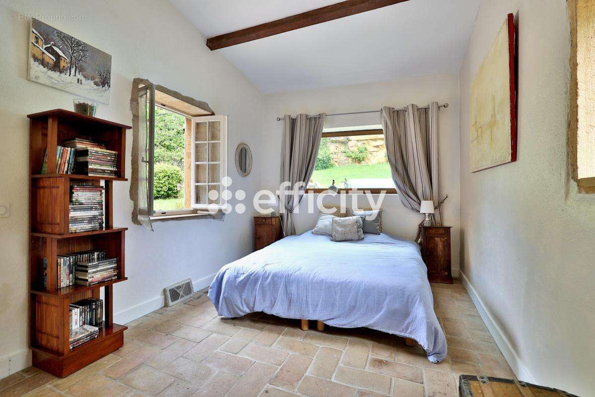 Maison 151 m² à Ville-Sur-Jarnioux  - photo 8