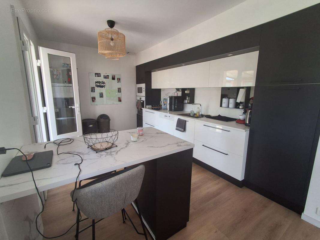 Maison 122 m² à Eyjeaux  - photo 3