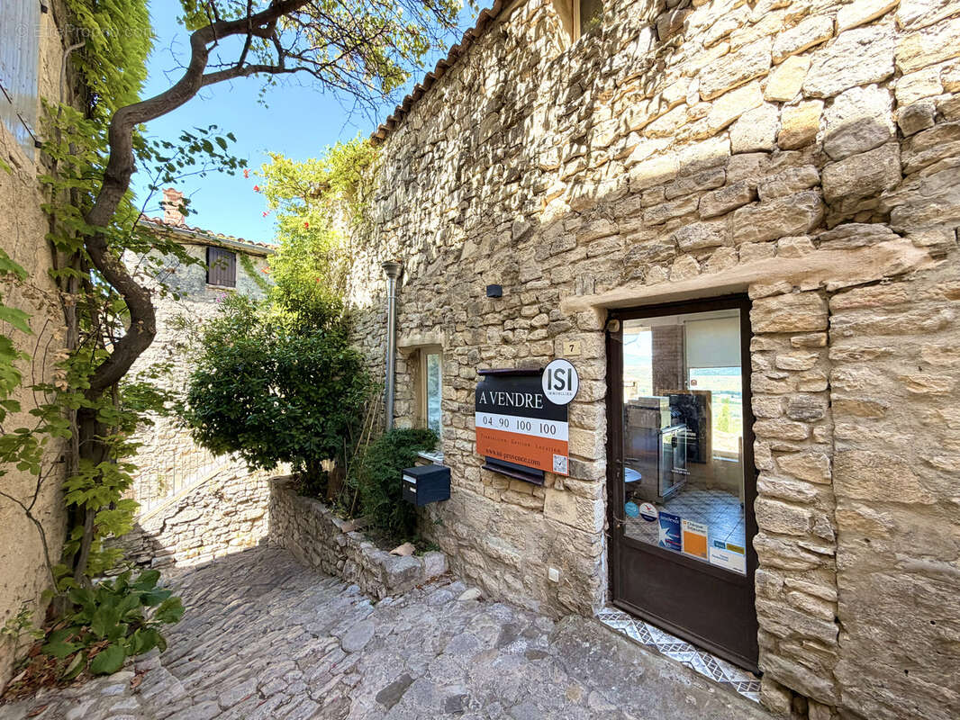 5mn de vaison - beau local avec terrasse et vue - photo 4