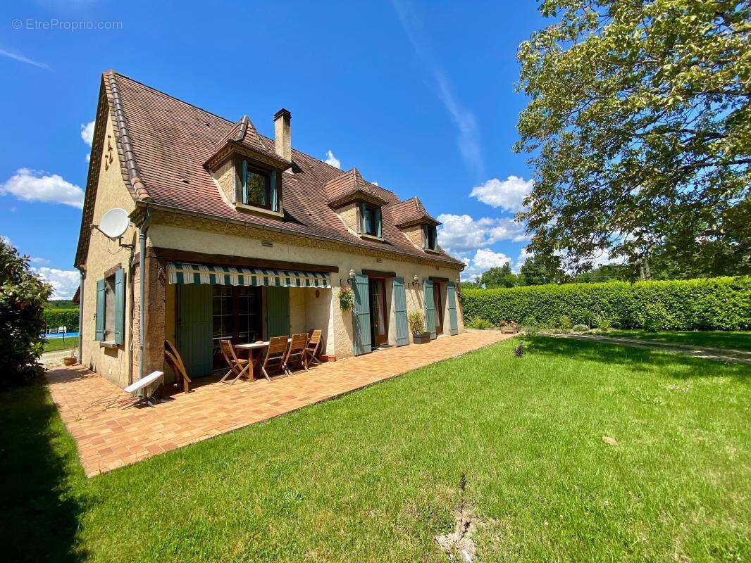 Maison à MAUZAC-ET-GRAND-CASTANG