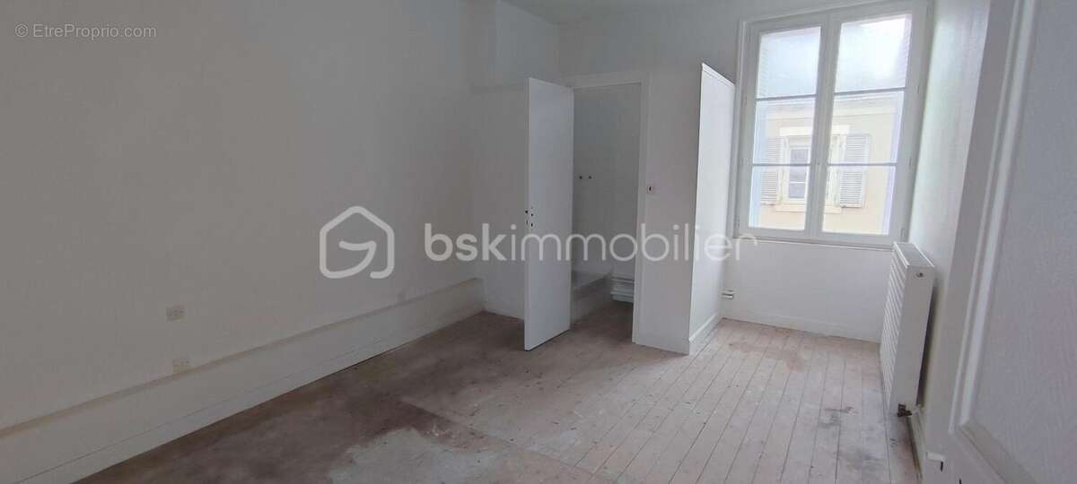 Maison de caractère à rénover - Ancien hôtel-restaurant - photo 8