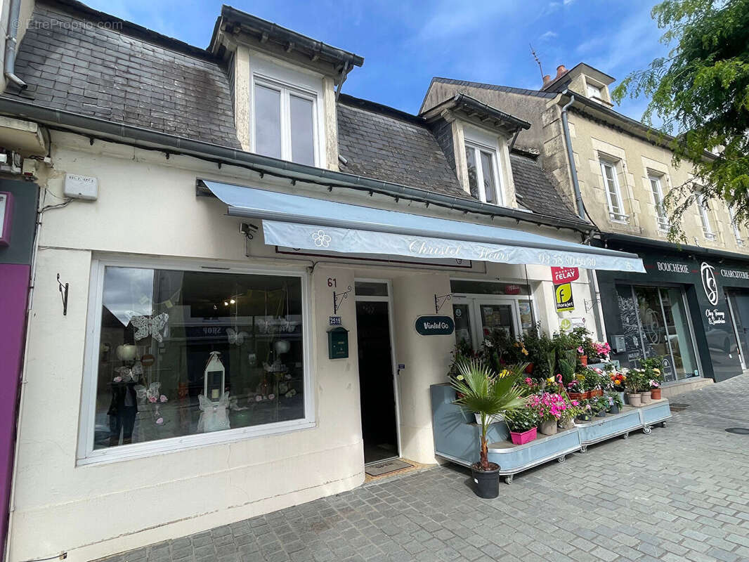 Commerce à POUGUES-LES-EAUX