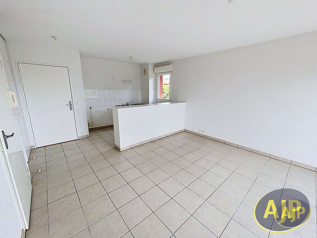 Appartement à PAREMPUYRE