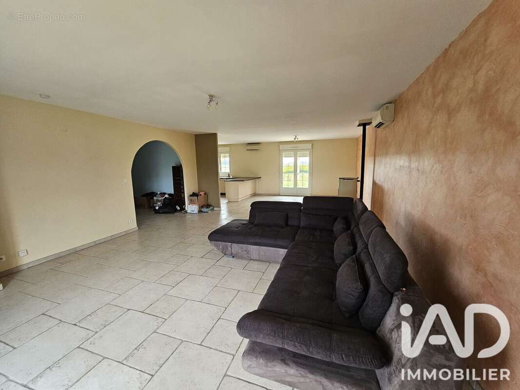 Maison 136 m² à Egriselles-Le-Bocage  - photo 6