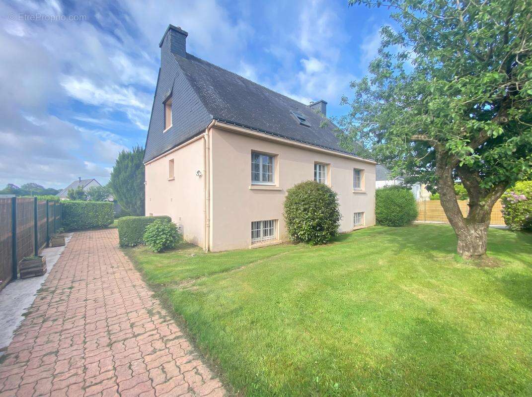 Maison à LOCQUELTAS