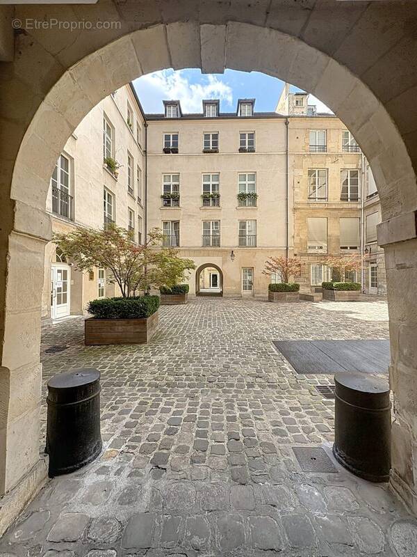 Appartement à PARIS-3E