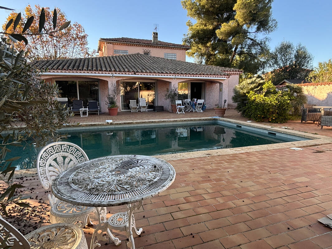 Maison à SAINT-CYR-SUR-MER