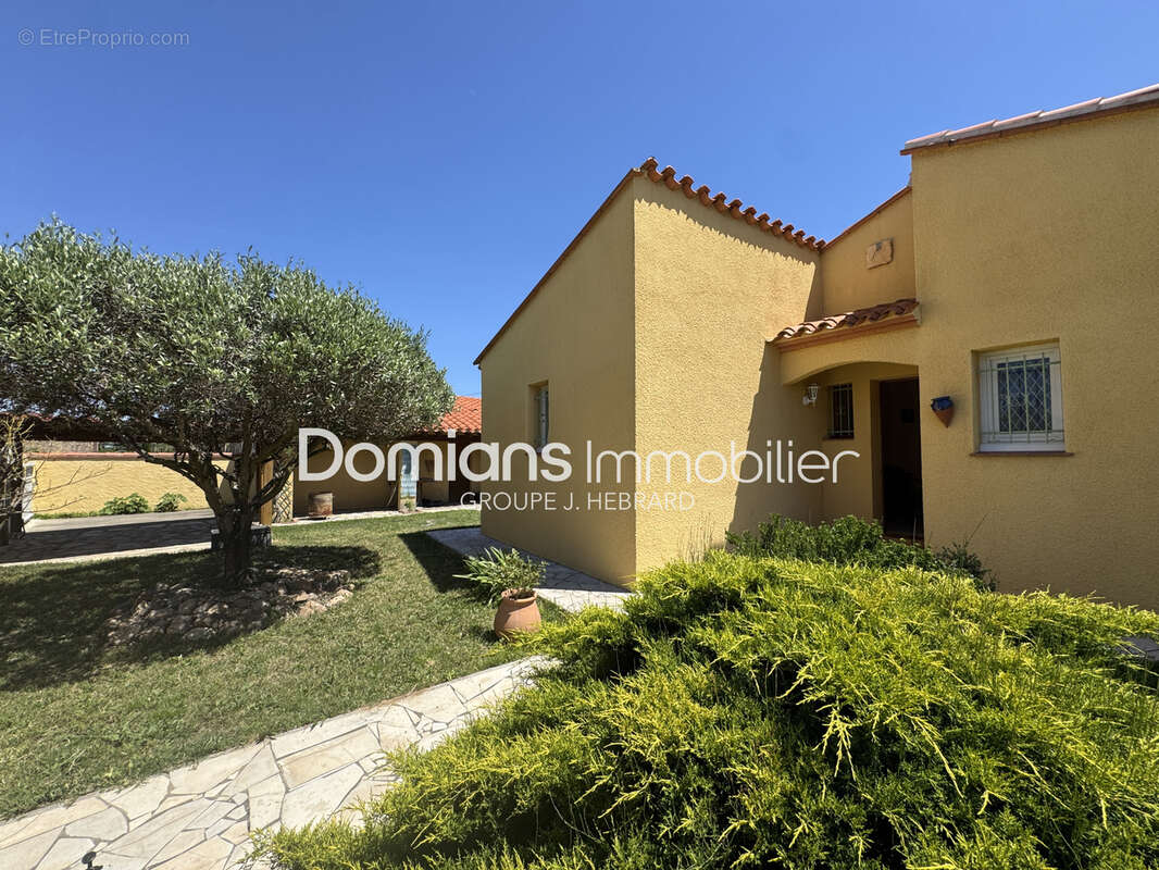 Maison à VILLEMOLAQUE