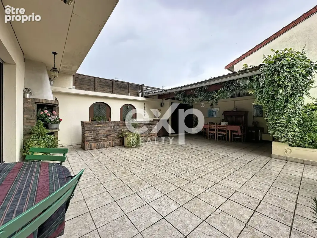 Maison 143 m² à Saint-Denis  - photo 2