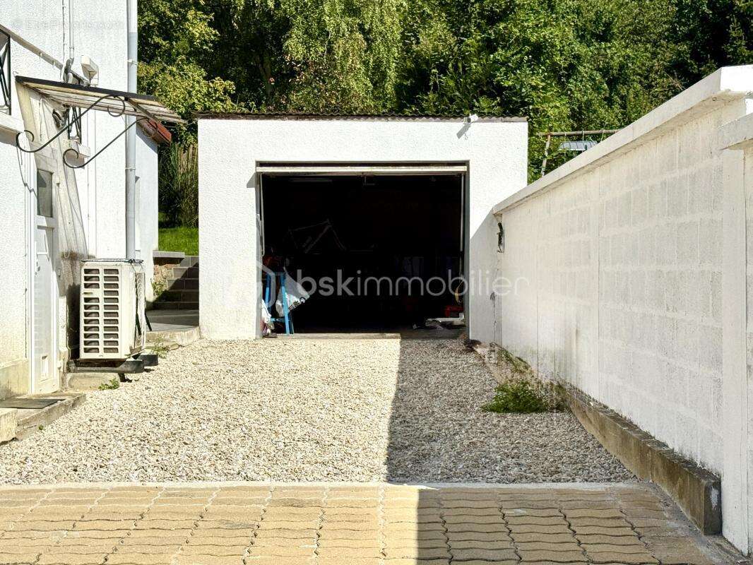 Maison à MONTREUIL-AUX-LIONS