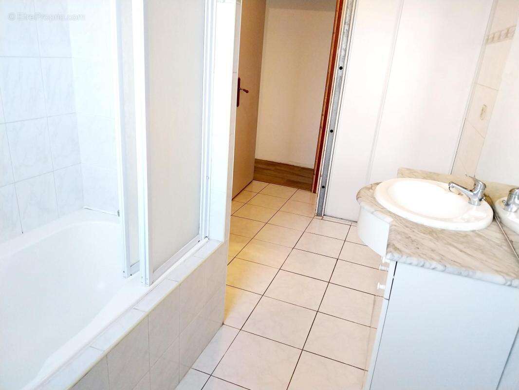 Maison à BUSSAC-FORET