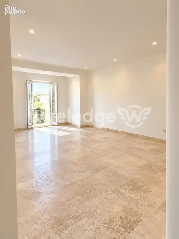 Appartement 4 pièces 109 m² à vendre à Saint-Gilles (30800) - photo 2