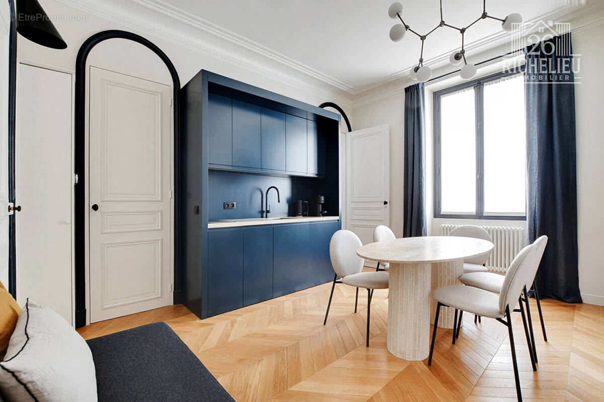 Appartement à PARIS-17E