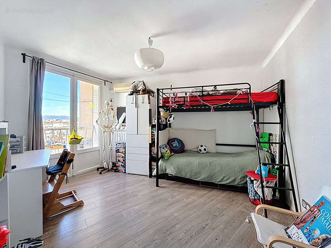 Appartement à MARSEILLE-5E