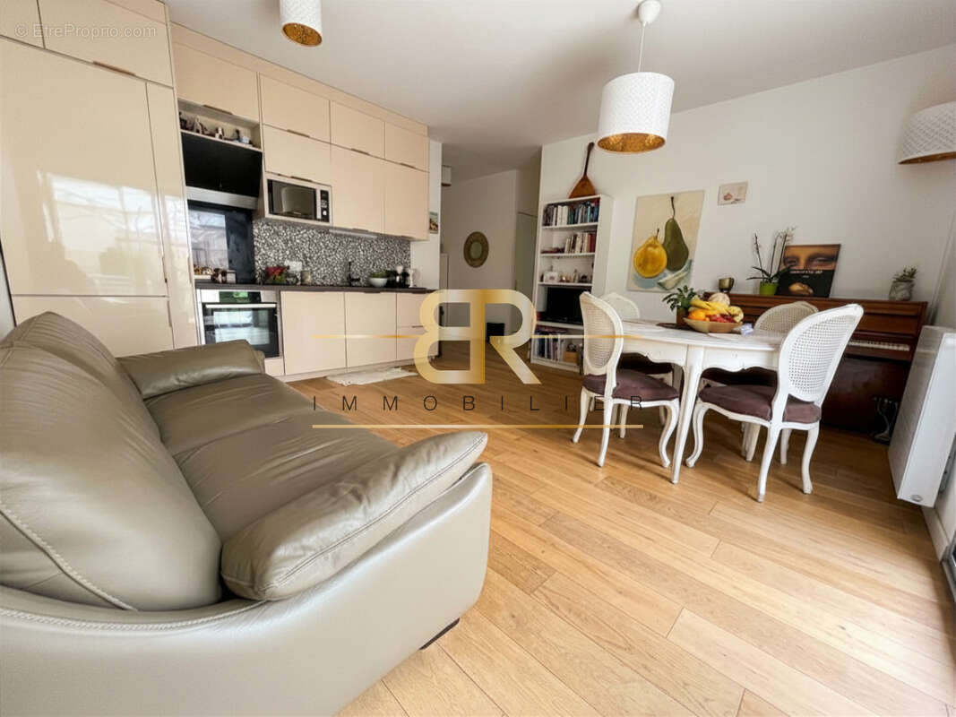 Appartement à CHARENTON-LE-PONT