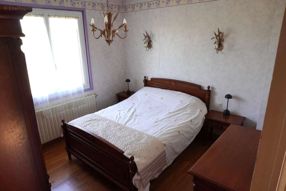 Maison de village à Mauprevoir, Jardins, Garage, Dépendances, Proche des Commerces, 3 Chambres, 2 Salles de Bains - photo 16