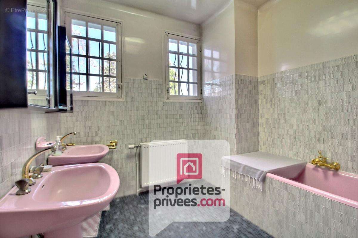 1h Gare de PARIS/BERCY - VILLEMANDEUR - Proche écoles & commerces, SPACIEUX PAVILLON de 140 m2 environ, TERRAIN 1820 m2 - photo 7