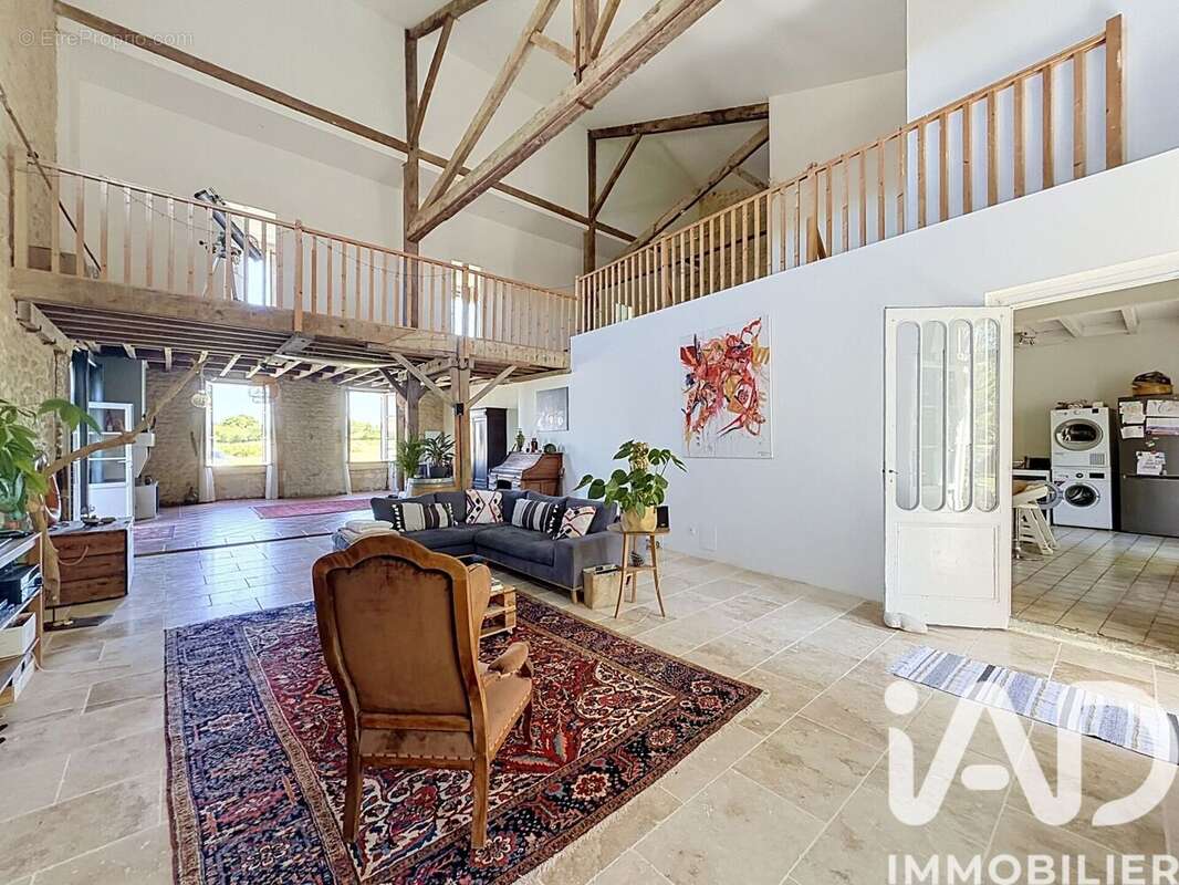 Maison 318 m² à Civrac-En-Medoc  - photo 3