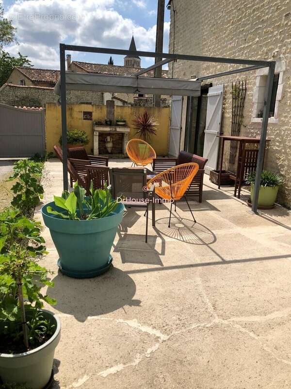 Maison à SAINT-AMANT-DE-BOIXE