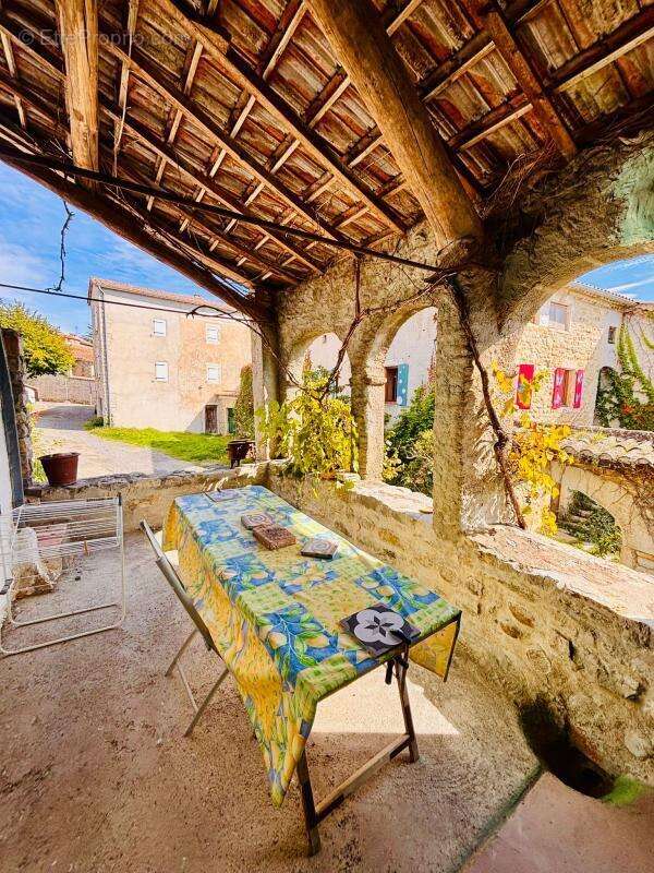 Maison à GROSPIERRES